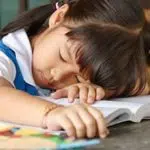 Anak Sekolah di Usia Terlalu Dini, Ini 3 Dampak Negatifnya