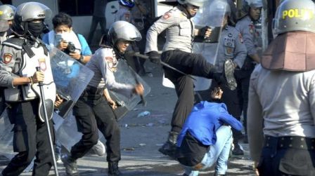 Warga Indonesia Kecam Dugaan Kekerasan Polisi Saat Hadapi Demo Mahasiswa