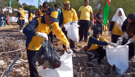 Hari Lingkungan Hidup Sedunia, Bupati Sumenep Pimpin Bersih-bersih Pantai