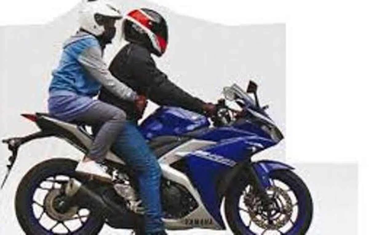 6 Cara Aman Jadi Penumpang Sepeda Motor
