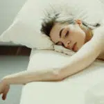 3 Proses Turunkan Berat Badan dengan Tidur Telanjang