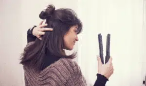 5 Cara Agar Rambut Tetap Sehat Meski Sering Dicatok