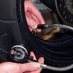 5 Dampak Buruk Ban Motor Kerap Kekurangan Angin