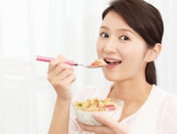 5 Makanan yang Ampuh Kurangi Sakit Asam Lambung