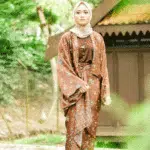6 Cara Jitu Gunakan Baju Batik Supaya Tak Terlihat Tua