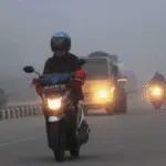 8 Cara Aman Berkendara di Tengah Kabut Asap