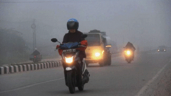 8 Cara Aman Berkendara di Tengah Kabut Asap