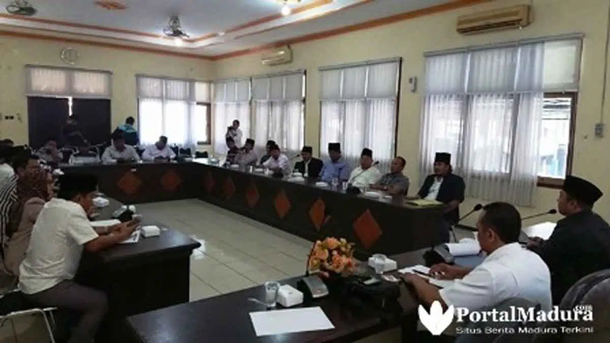 Datangi DPRD Bangkalan, AKD Desak Pemilihan BPD Cepat Digelar
