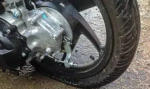 5 Penyebab Ban Motor Bocor