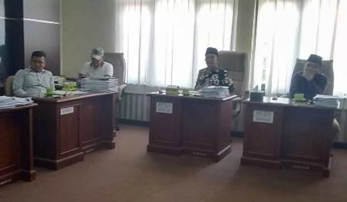 Tak Lolos Administrasi Bacakades ‘Curhat’ ke DPRD Sampang
