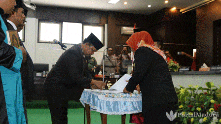 Dilantik Jadi Wakil Ketua Dprd Pamekasan, Harun: Saya Ingin Abdikan Diri Untuk Rakyat - Portalmadura.com Dilantik Wakil Ketua DPRD Pamekasan, Harun Saya Ingin Abdikan Diri Untuk Rakyat