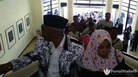 Hanya Diberi Upah Rp 50 Ribu per Bulan, Guru Honorer Pamekasan 'Ngelus' Dada