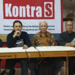 Keluarga Korban Pelanggaran HAM Desak Jokowi Copot Prabowo