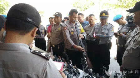 Polisi Cek Senjata Api Kawal Tahapan Pilkades Serentak 2019