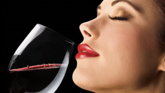 Minum Alkohol Berlebihan Bisa Bikin Wajah Anda Cepat Keriput