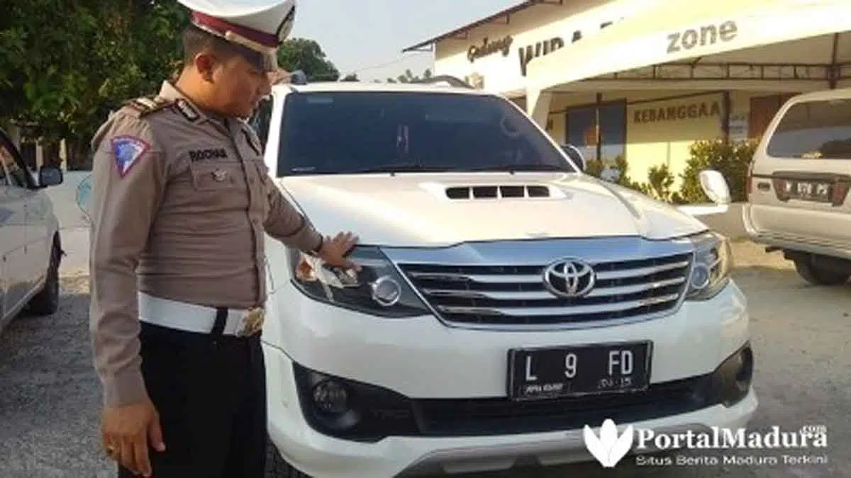 TNKB Kendaraan Mati, Mobil Fortuner Cakades Diamankan Polisi