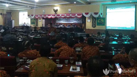 Paripurna Pandangan Fraksi Atas RAPBD 2020 Dihadiri 32 Anggota DPRD