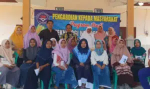 Ajari Kelompok Tani, Dosen Unija Beri Pelatihan Pengolahan Umbi Garut di Desa Kasengan