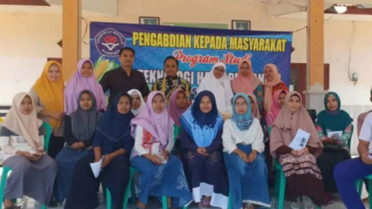 Ajari Kelompok Tani, Dosen Unija Beri Pelatihan Pengolahan Umbi Garut di Desa Kasengan