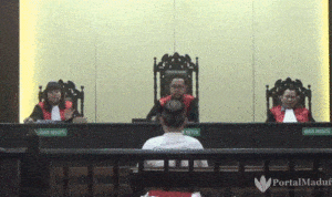Majelis Hakim Periksa Dua Saksi Dugaan Guru Jewer Siswa di Sampang