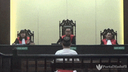 Majelis Hakim Periksa Dua Saksi Dugaan Guru Jewer Siswa di Sampang