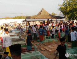 Peringati HSN, Ribuan Santri Sumenep Bersih-bersih Asta Tinggi