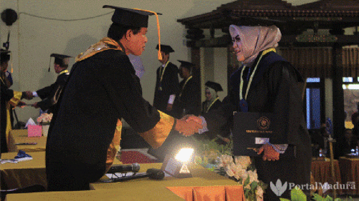 Pertama Kali Unija Sumenep Wisuda Magister Hukum Program Pasca Sarjana