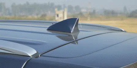 Tak Sekadar Pajangan, Ini Fungsi Utama Sirip Hiu di Atap Mobil