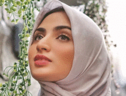 Teknik Makeup 5 Menit, Cocok Dipakai Sebelum Pergi ke Kampus