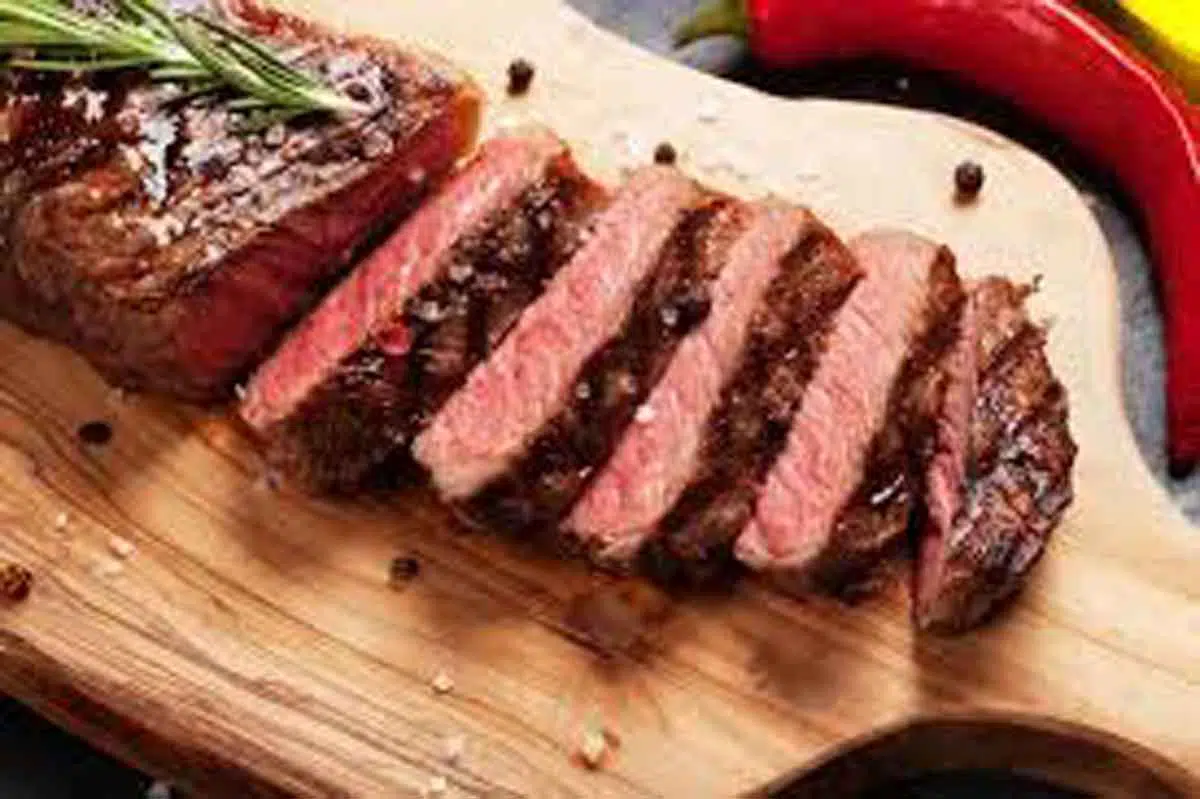 5 Dampak yang Terjadi Ketika Anda Kebanyakan Makan Daging