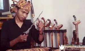 Abdul Rahman, 16 Tahun Geluti Profesi Alih Rawat Keris