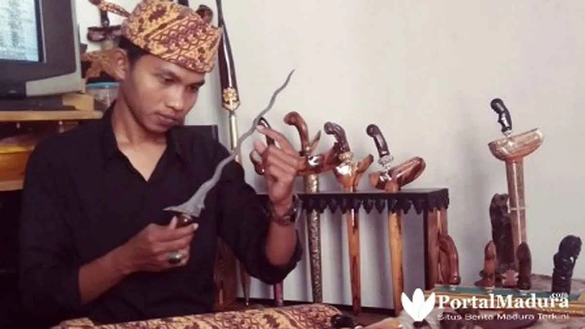 Abdul Rahman, 16 Tahun Geluti Profesi Alih Rawat Keris