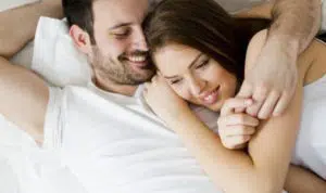 4 Gaya Bercinta yang Bisa Dicoba Pasutri Saat Cedera Lutut