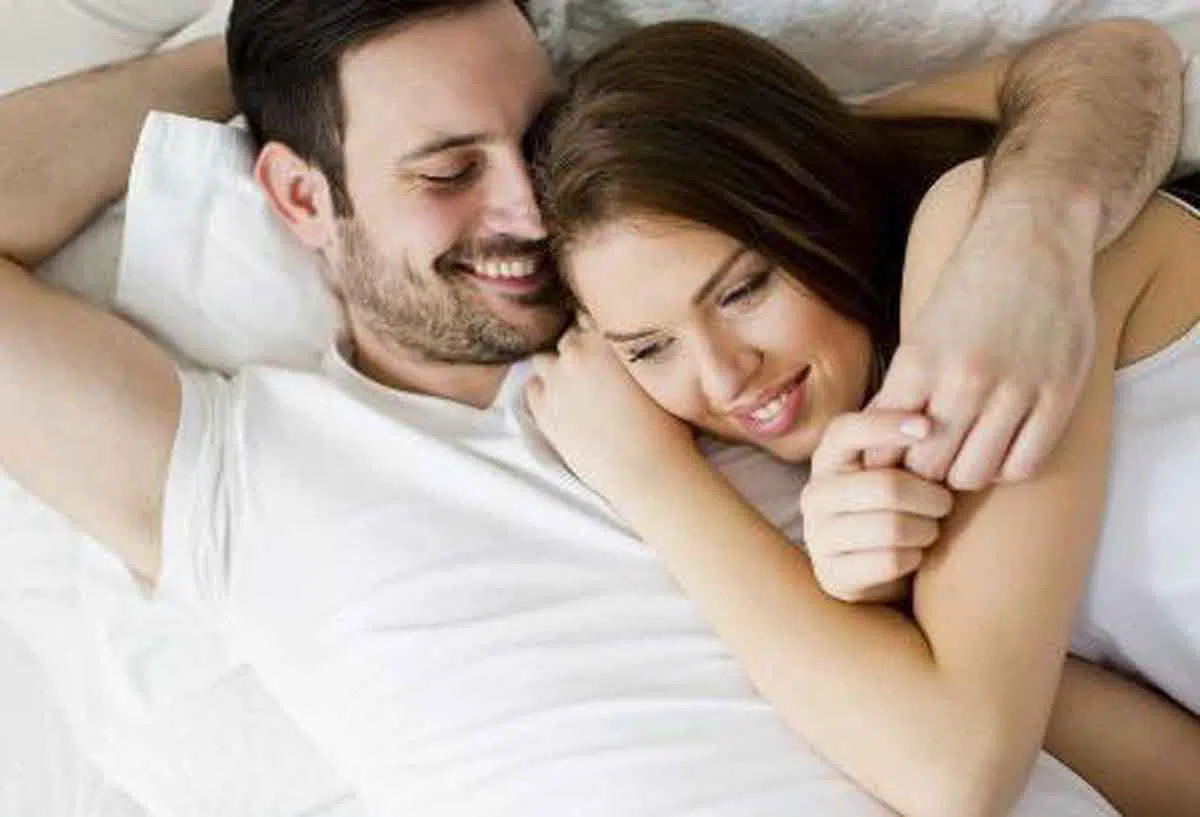 4 Gaya Bercinta yang Bisa Dicoba Pasutri Saat Cedera Lutut