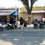 Parkir Liar di Depan Pasar Kamal Bangkalan Tetap Beraktivitas