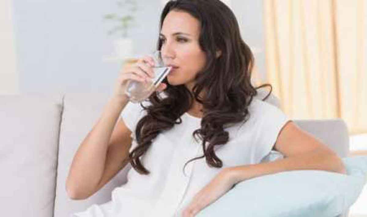 Bahayanya Minum Air Putih Berlebihan Menurut Pakar Kesehatan