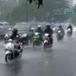 Pemotor, Ini 7 Cara Aman Berkendara di Musim Hujan