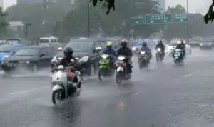 Pemotor, Ini 7 Cara Aman Berkendara di Musim Hujan