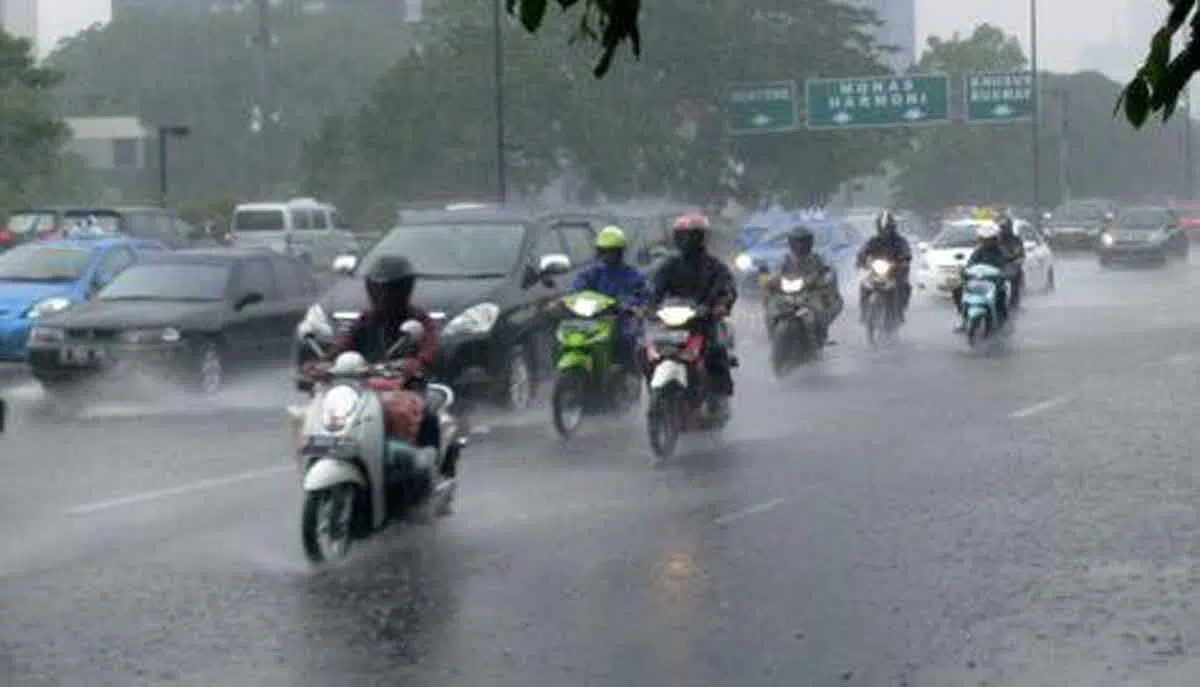 Pemotor, Ini 7 Cara Aman Berkendara di Musim Hujan