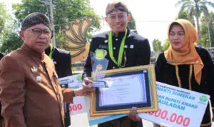Kelurahan Bangselok Dapat Dua Penghargaan Sekaligus di Hari Jadi ke 750 Sumenep