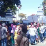 Demo Kantor Bupati Sampang, Massa Teriak ‘Tadhek Peleyan Kalebun’