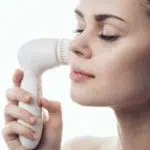 4 Alat Pembersih Wajah yang Bisa Anda Dicoba