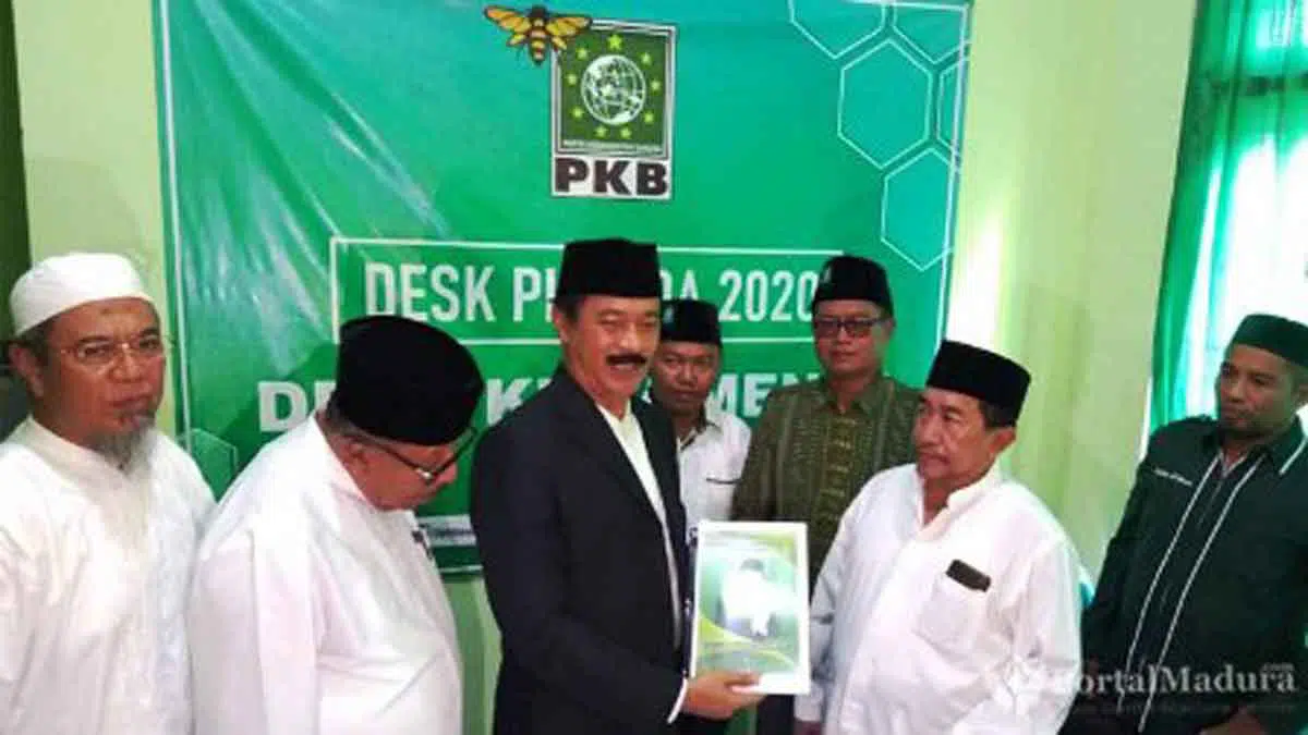 Ambil Formulir Bacabup 2020, Fattah Jasin Didampingi Imam Utomo