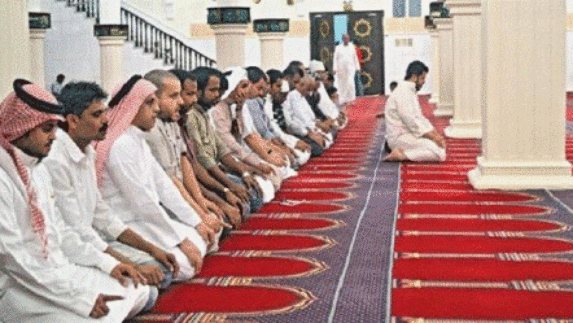 Hukum Tak Gunakan Peci Saat Salat