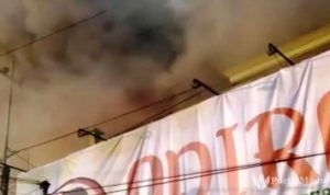 Lantai Dua Swalayan Adirasa di Sumenep Terbakar