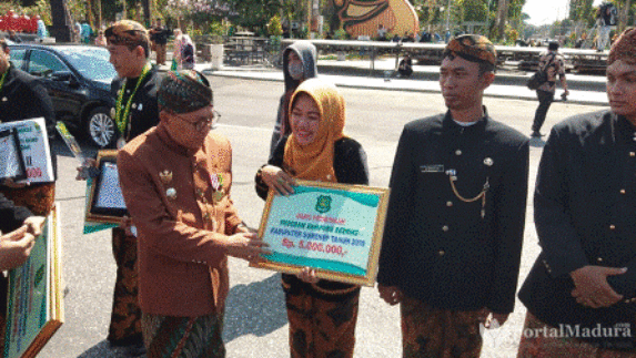 Kelurahan Kepanjin Raih Penghargaan Kampung Berhias 2019