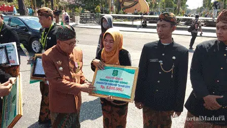 Kelurahan Kepanjin Raih Penghargaan Kampung Berhias 2019