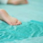 Kenali Penyebab Si Kecil Suka Ngompol Ketika Tidur
