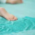 Kenali Penyebab Si Kecil Suka Ngompol Ketika Tidur