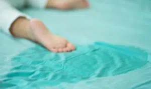 Kenali Penyebab Si Kecil Suka Ngompol Ketika Tidur